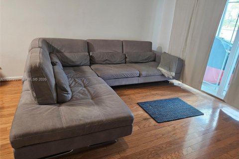 Touwnhouse à vendre à Dania Beach, Floride: 2 chambres, 103.12 m2 № 2024375 - photo 2