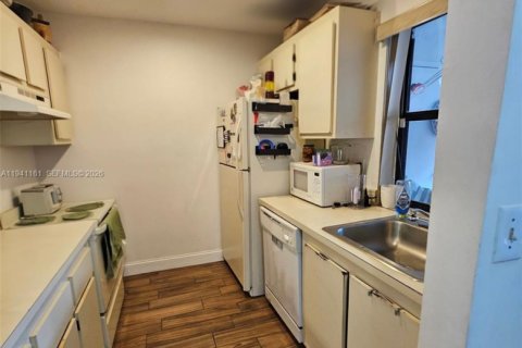 Таунхаус в Пемброк-Пайнс, Флорида 2 спальни, 117.06м2 № 1998685