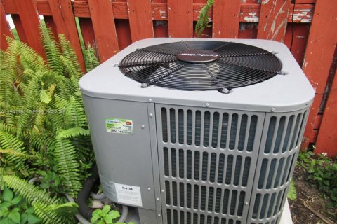 Купить таунхаус в Пемброк-Пайнс, Флорида 2 спальни, 117.06м2, № 1998685 - фото 11