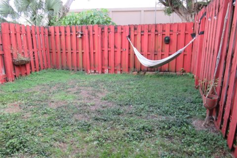 Купить таунхаус в Пемброк-Пайнс, Флорида 2 спальни, 117.06м2, № 1998685 - фото 10