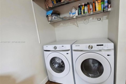 Купить таунхаус в Пемброк-Пайнс, Флорида 2 спальни, 117.06м2, № 1998685 - фото 8