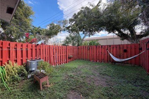 Купить таунхаус в Пемброк-Пайнс, Флорида 2 спальни, 117.06м2, № 1998685 - фото 21