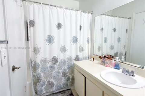 Купить таунхаус в Пемброк-Пайнс, Флорида 2 спальни, 117.06м2, № 1998685 - фото 19