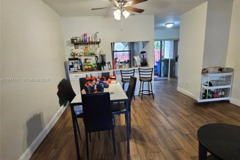 Купить таунхаус в Пемброк-Пайнс, Флорида 2 спальни, 117.06м2, № 1998685 - фото 3