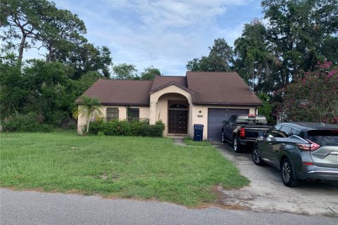 House in Tampa, Florida 3 bedrooms, 141.21 sq.m. № 1838243 - photo 1
