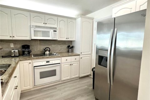 Купить кондоминиум в Майами-Бич, Флорида 1 спальня, 80.27м2, № 2058003 - фото 2