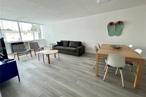 Купить кондоминиум в Майами-Бич, Флорида 1 спальня, 80.27м2, № 2058003 - фото 11