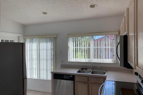 Condominio en alquiler en Kissimmee, Florida, 3 dormitorios, 105.54 m2 № 2353421 - foto 5