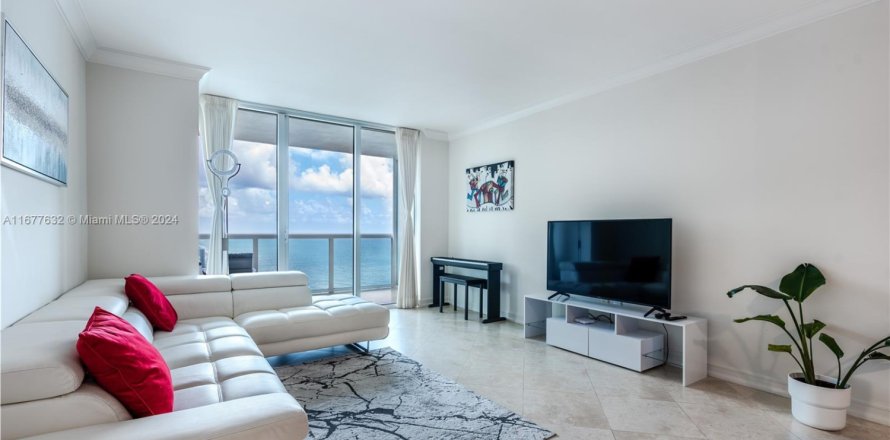 Condo in Hallandale Beach, Florida, 3 bedrooms  № 2059855