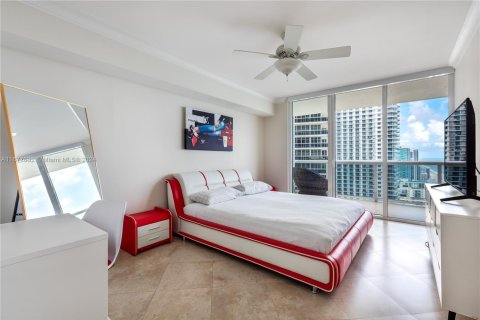Condo in Hallandale Beach, Florida, 3 bedrooms  № 2059855 - photo 20