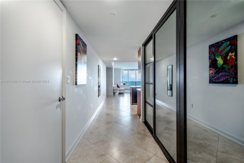 Condo in Hallandale Beach, Florida, 3 bedrooms  № 2059855 - photo 4