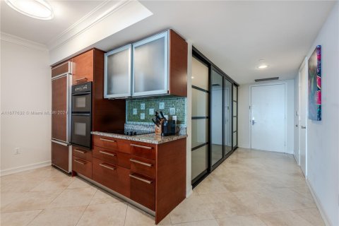 Condo in Hallandale Beach, Florida, 3 bedrooms  № 2059855 - photo 8