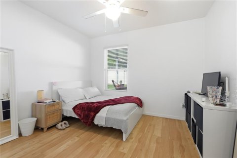 House in DeLand, Florida 5 bedrooms, 269.97 sq.m. № 2219509 - photo 17