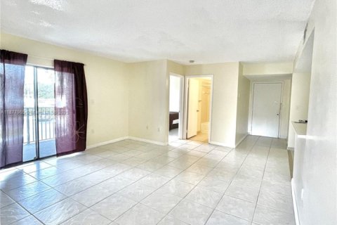 Condominio en venta en Pembroke Pines, Florida, 2 dormitorios, 94.39 m2 № 1949965 - foto 4