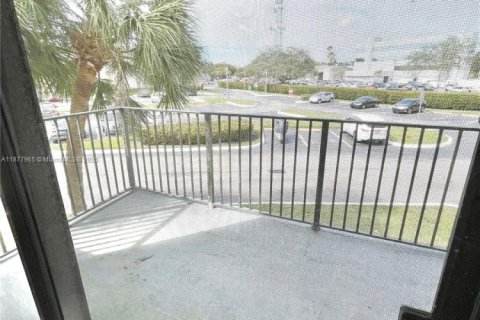 Condominio en venta en Pembroke Pines, Florida, 2 dormitorios, 94.39 m2 № 1949965 - foto 13