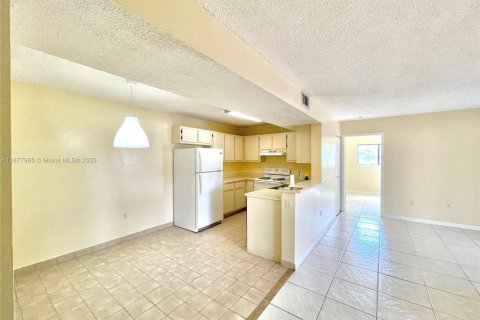 Condominio en venta en Pembroke Pines, Florida, 2 dormitorios, 94.39 m2 № 1949965 - foto 7