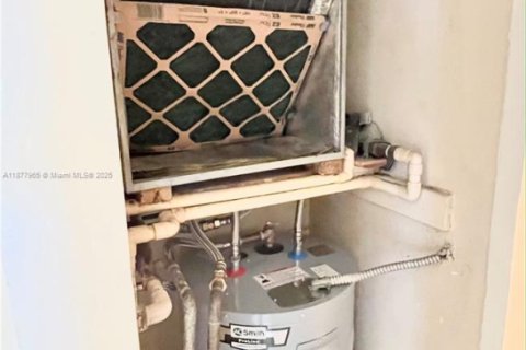 Condominio en venta en Pembroke Pines, Florida, 2 dormitorios, 94.39 m2 № 1949965 - foto 12