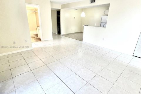 Condominio en venta en Pembroke Pines, Florida, 2 dormitorios, 94.39 m2 № 1949965 - foto 3