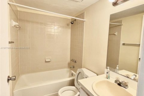 Condominio en venta en Pembroke Pines, Florida, 2 dormitorios, 94.39 m2 № 1949965 - foto 9