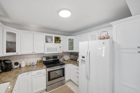 House in Stuart, Florida 3 bedrooms, 155.7 sq.m. № 2177097 - photo 15