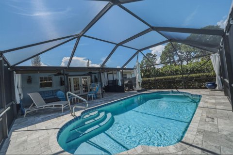 House in Stuart, Florida 3 bedrooms, 155.7 sq.m. № 2177097 - photo 5