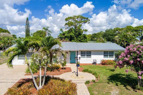 House in Stuart, Florida 3 bedrooms, 155.7 sq.m. № 2177097