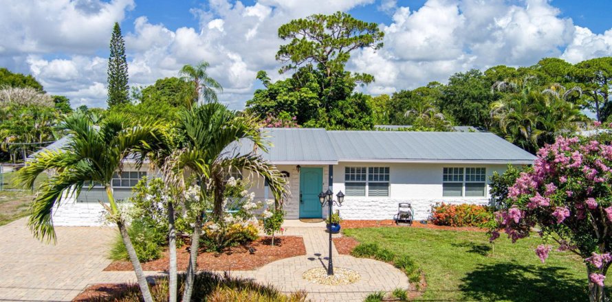House in Stuart, Florida 3 bedrooms, 155.7 sq.m. № 2177097