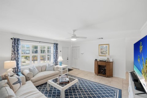 House in Stuart, Florida 3 bedrooms, 155.7 sq.m. № 2177097 - photo 10