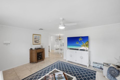 House in Stuart, Florida 3 bedrooms, 155.7 sq.m. № 2177097 - photo 11