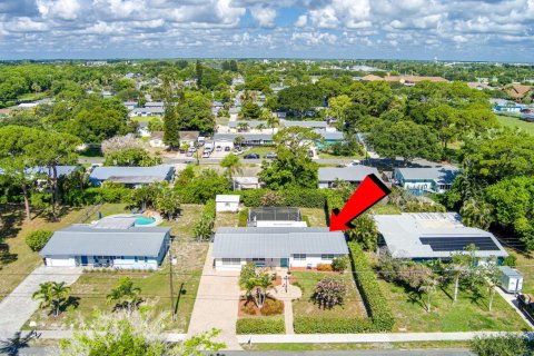 House in Stuart, Florida 3 bedrooms, 155.7 sq.m. № 2177097 - photo 3