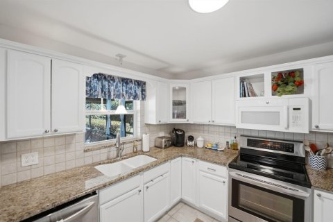 House in Stuart, Florida 3 bedrooms, 155.7 sq.m. № 2177097 - photo 14