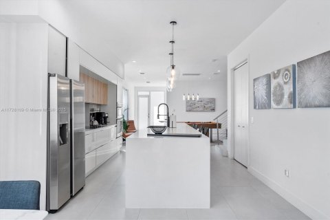 Townhouse in Miami, Florida 4 bedrooms, 241.55 sq.m. № 1478063 - photo 13