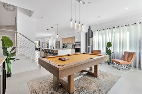 Townhouse in Miami, Florida 4 bedrooms, 241.55 sq.m. № 1478063 - photo 9