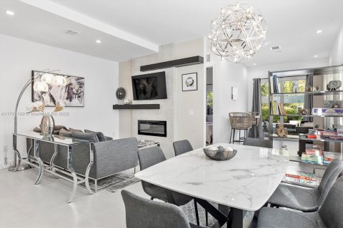 Townhouse in Miami, Florida 4 bedrooms, 241.55 sq.m. № 1478063 - photo 21