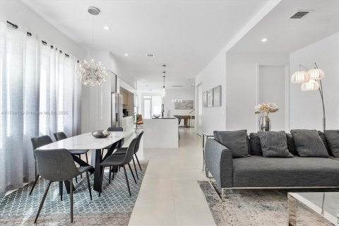 Townhouse in Miami, Florida 4 bedrooms, 241.55 sq.m. № 1478063 - photo 22