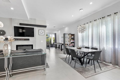 Townhouse in Miami, Florida 4 bedrooms, 241.55 sq.m. № 1478063 - photo 19