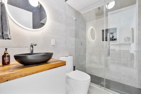 Townhouse in Miami, Florida 4 bedrooms, 241.55 sq.m. № 1478063 - photo 25