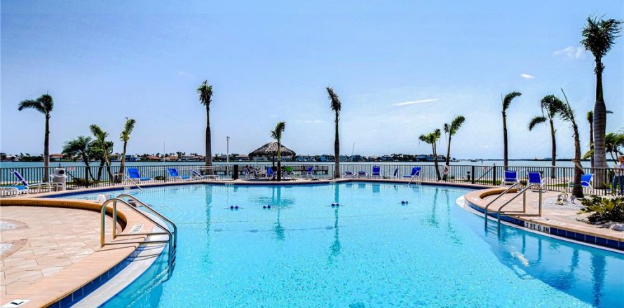 Condominio en Saint Petersburg, Florida, 2 dormitorios № 1754637