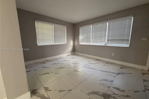 House in Hialeah, Florida 3 bedrooms № 2040678 - photo 14
