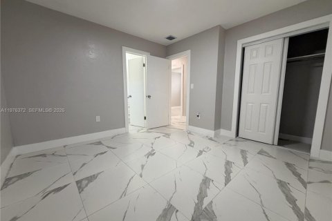 House in Hialeah, Florida 3 bedrooms № 2040678 - photo 11