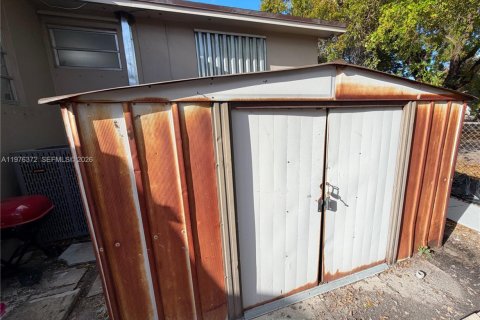 House in Hialeah, Florida 3 bedrooms № 2040678 - photo 15