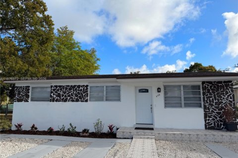House in Hialeah, Florida 3 bedrooms № 2040678
