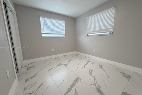 House in Hialeah, Florida 3 bedrooms № 2040678 - photo 8