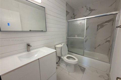 House in Hialeah, Florida 3 bedrooms № 2040678 - photo 5