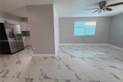 House in Hialeah, Florida 3 bedrooms № 2040678 - photo 13