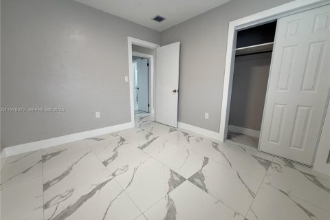 House in Hialeah, Florida 3 bedrooms № 2040678 - photo 9