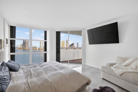 Condo in Aventura, Florida, 2 bedrooms  № 2027841 - photo 15