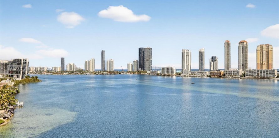 Condo in Aventura, Florida, 2 bedrooms  № 2027841