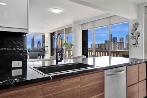 Condo in Aventura, Florida, 2 bedrooms  № 2027841 - photo 4