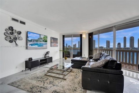 Condo in Aventura, Florida, 2 bedrooms  № 2027841 - photo 8